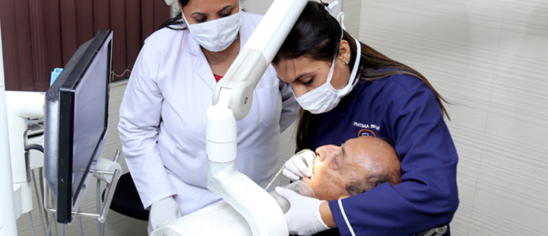 Advance Your Practice by Choosing a Career in Dental Implantology